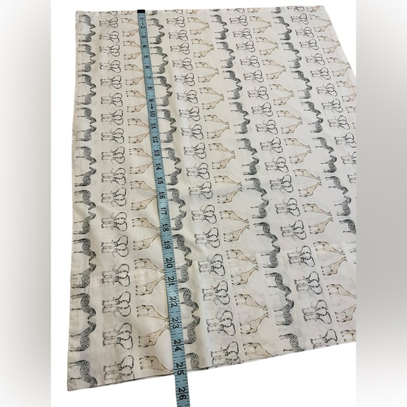 Restoration Hardware Baby&Child WATERCOLOR SAFARI ANIMAL PRINT (2) PILLOWCASES - Picture 6 of 9